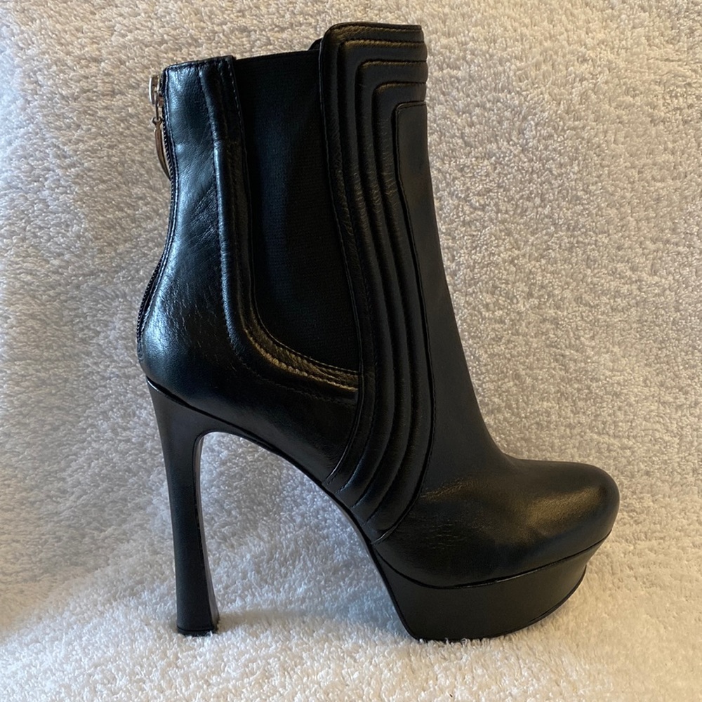Guess Gwabrielle platform black leather booties Size 9